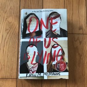 One of us is lying by Karen Mc.manus